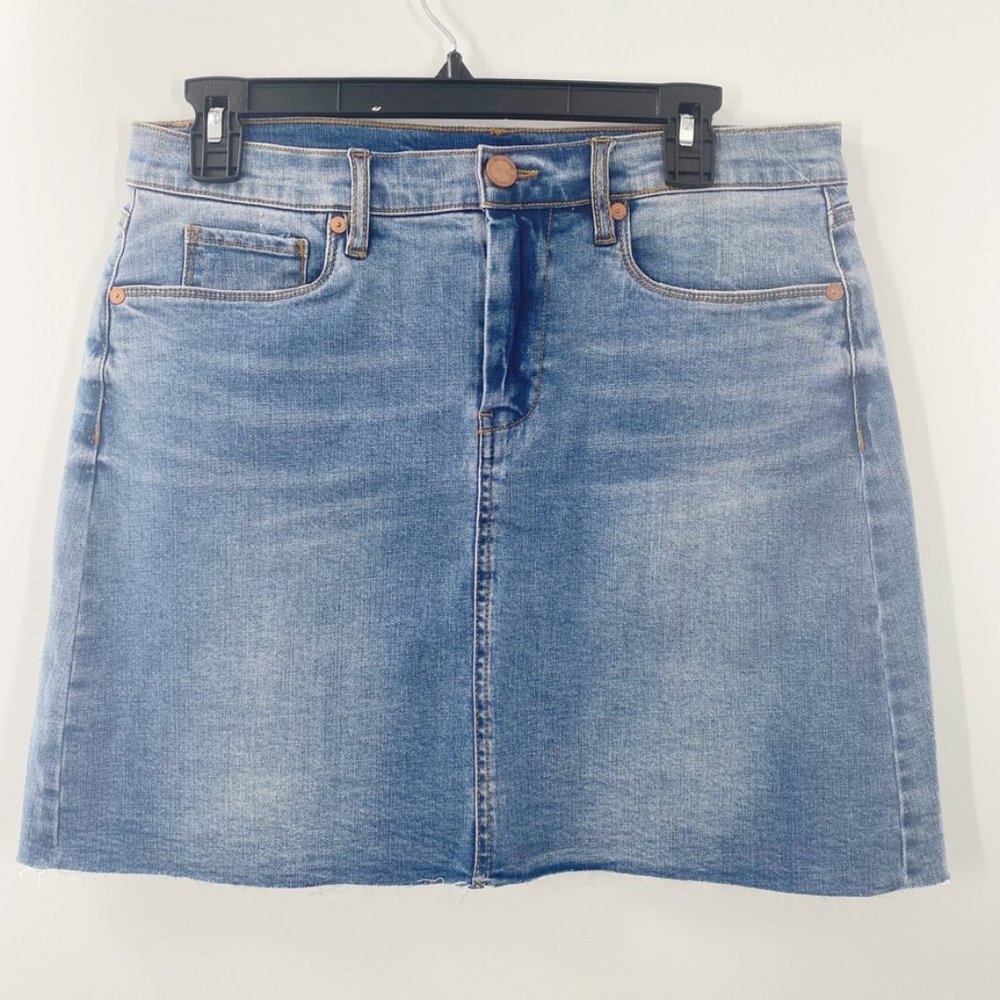Blank NY frayed light wash denim jean mini skirt